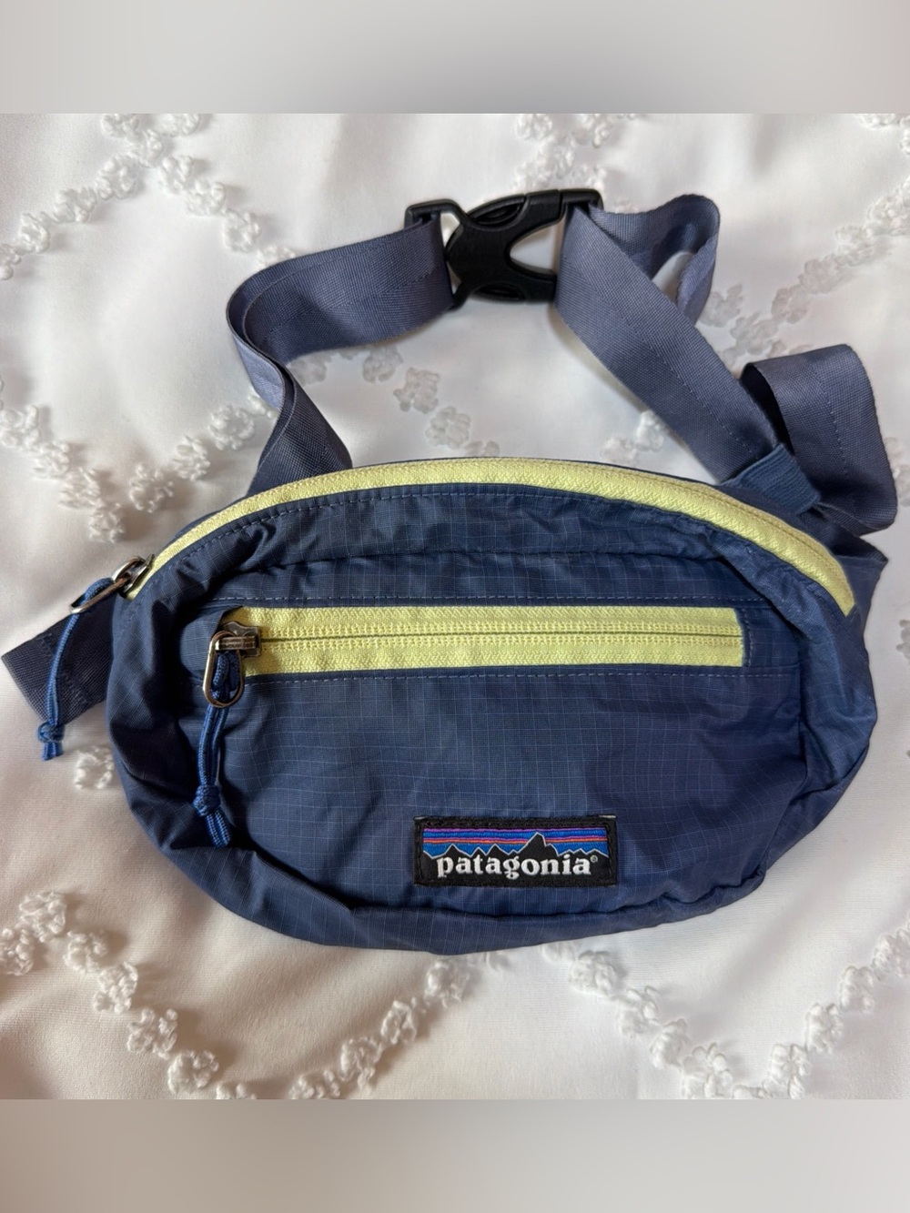 Patagonia Ultralight Black Hole Mini Hip Pack 1L Adjustable Blue and Yellow